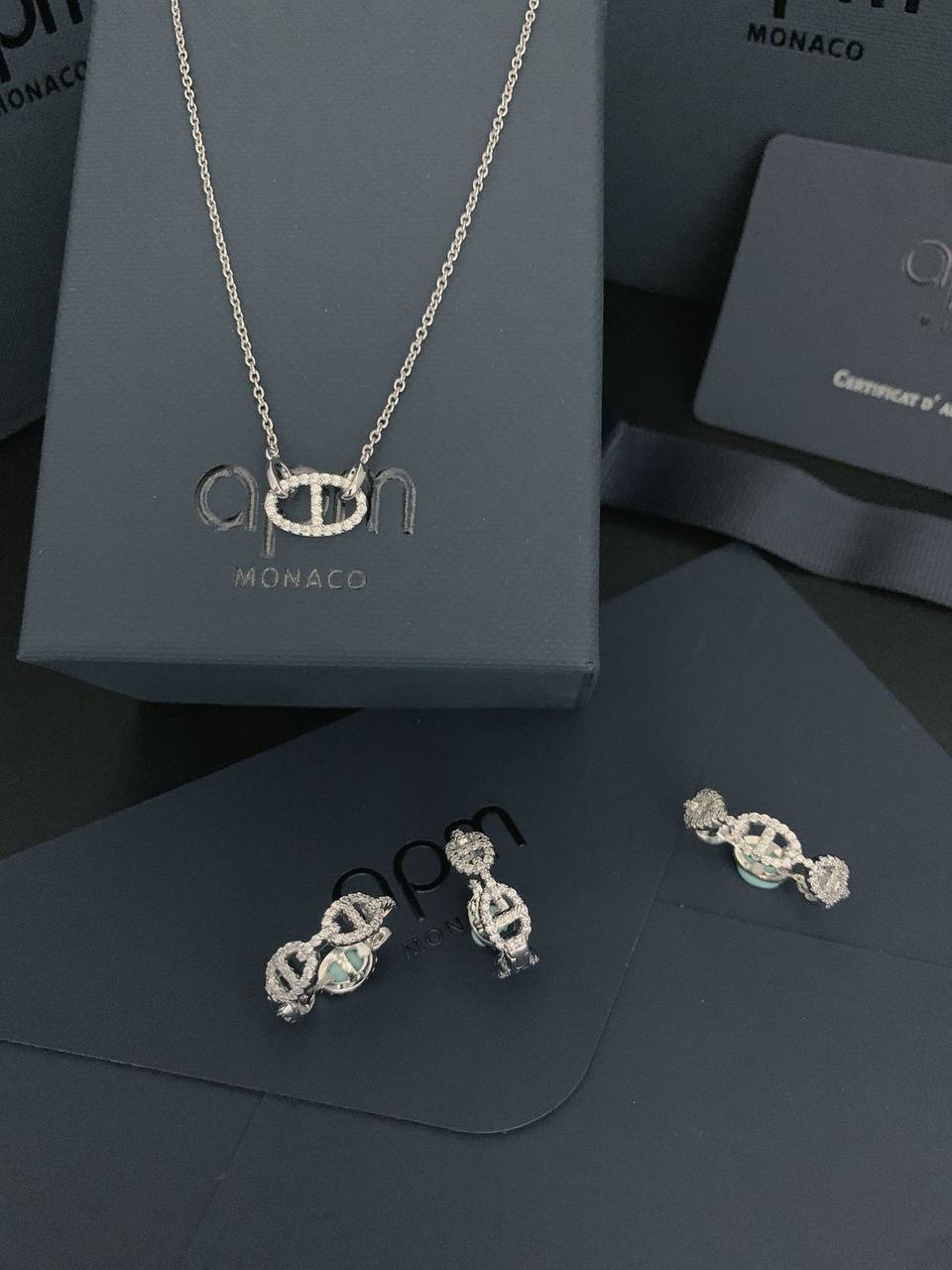 APM SET 
MASTER ✨💫
140 DHS✅
WITH BOX AND PAPER BAG🎁🛍️

Zain89
♥️♥️♥️