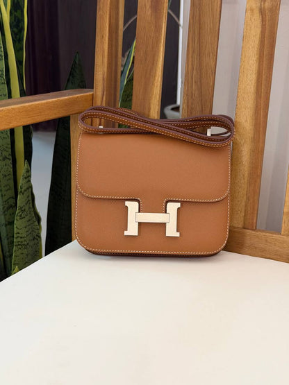 HERMES 
Super Master Quality ⚡️
With Mirror🪞
Original Packing 🎁
Size 18CM📏
For Price 👇 WhatsApp✅
0568585901 
0507557372
0552275751 Owner Zain 👌

Zain321
♥️♥️♥️