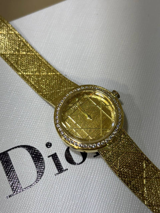 Dior 
280 dhs🪙🌨️

With Box
🎁🎁🎁

Zain108
♥️♥️♥️