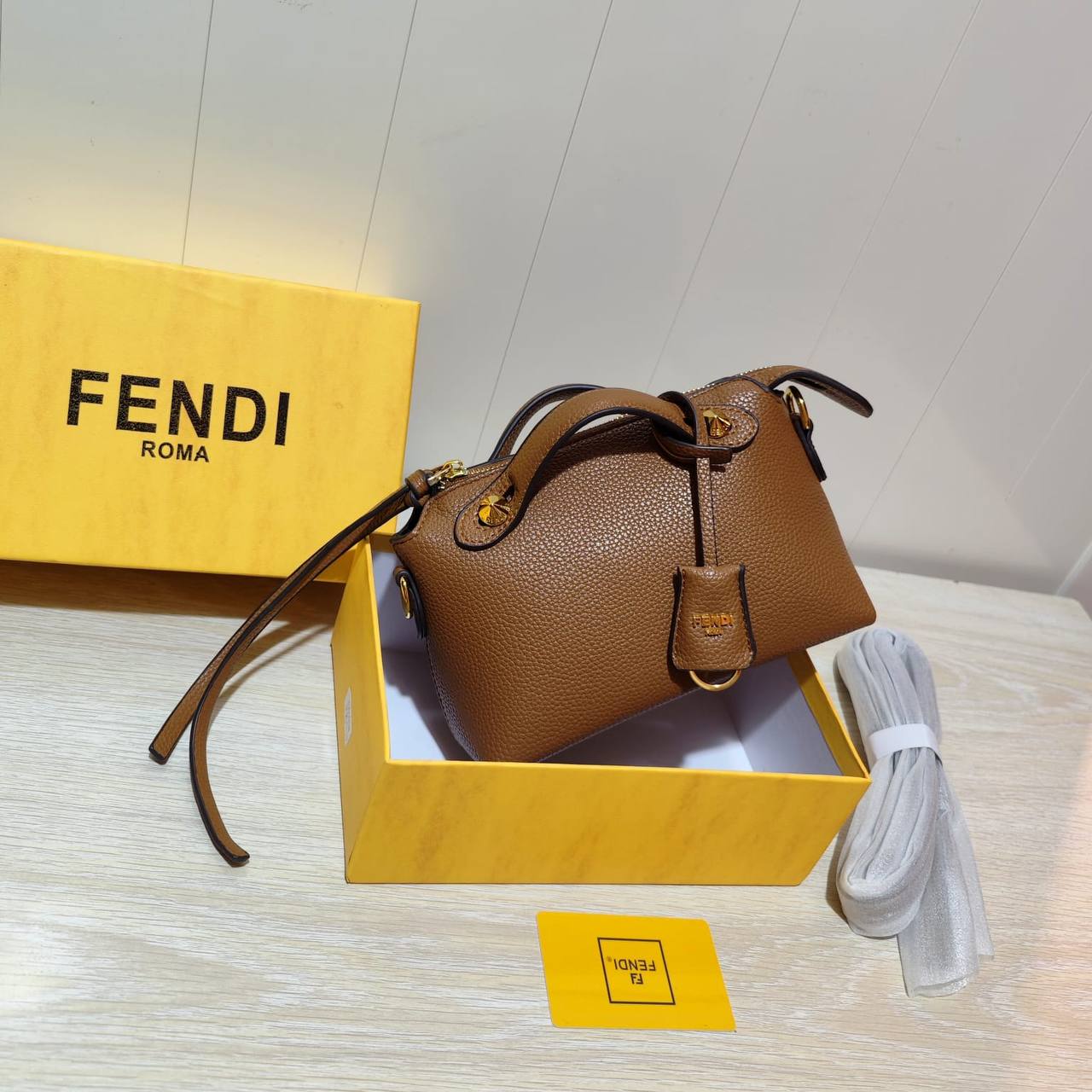 Fendi

90 dhs🪙🌨️

high quality 

With box
🎁🎁🎁

Zain26
♥️♥️♥️