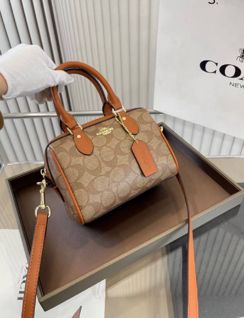 Coach

90 dhs🪙💕

With box
🎁🎁🎁

Zain35
♥️♥️♥️
