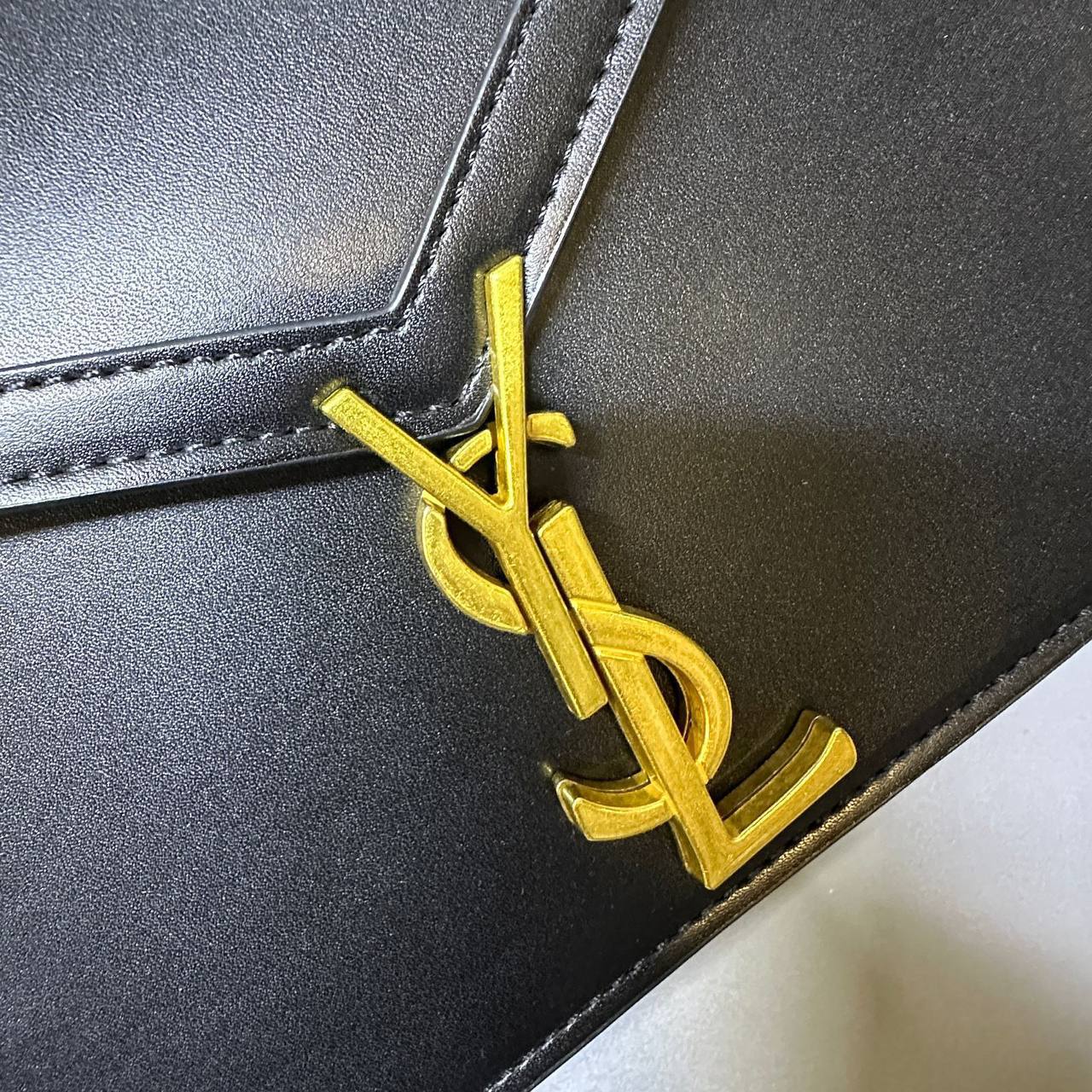 YSL 
GOOD QUALITY 
WITH BOX
🎁🎁🎁

100 dhs✅
SIZE: 22cm

Zain39
♥️♥️♥️