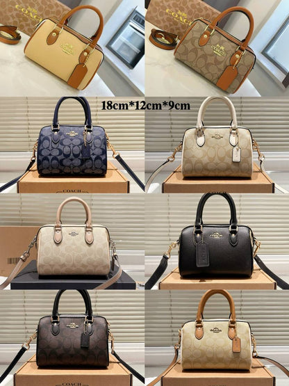COACH 
NEW CAME GOOD QUALITY 
WITH BOX 
🎁🎁🎁

90 dhs🪙🌨️
SIZE: 18cm

Zain39
♥️♥️♥️