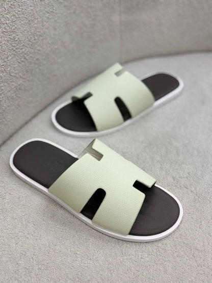 Hermes men slipper
120 dhs🇦🇪

40-46

Zain55
♥️♥️♥️