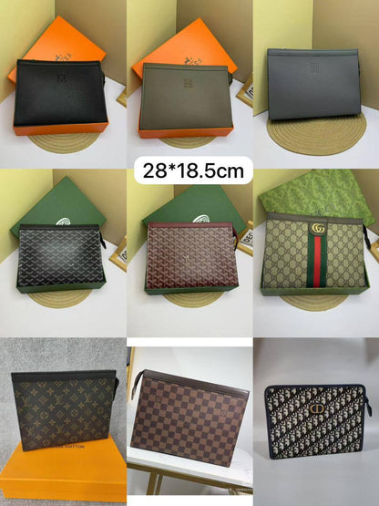 💖 Brand Clutch
1️⃣ First quality +🎁
Size : 28 * 18.5 cm
60 dhs🪙🌨️
with box 🎁

Zain115
♥️♥️♥️