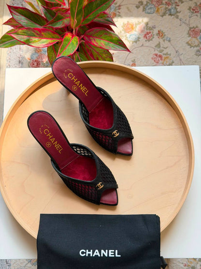 CHANEL
Available  🤩
Master quality 
Size: 36 to 41

420DHS🇦🇪🇦🇪

Zain318
♥️♥️♥️