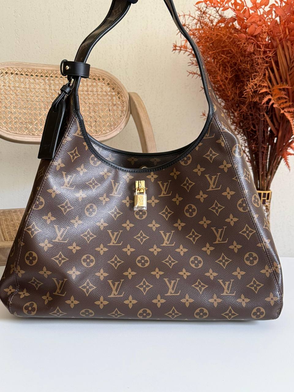 Available Again✨✨✨
LV
25cm
340 dhs🪙💚
39cm
380 dhs🪙💚
Top quality 
With box🎁

Zain167
♥️♥️♥️