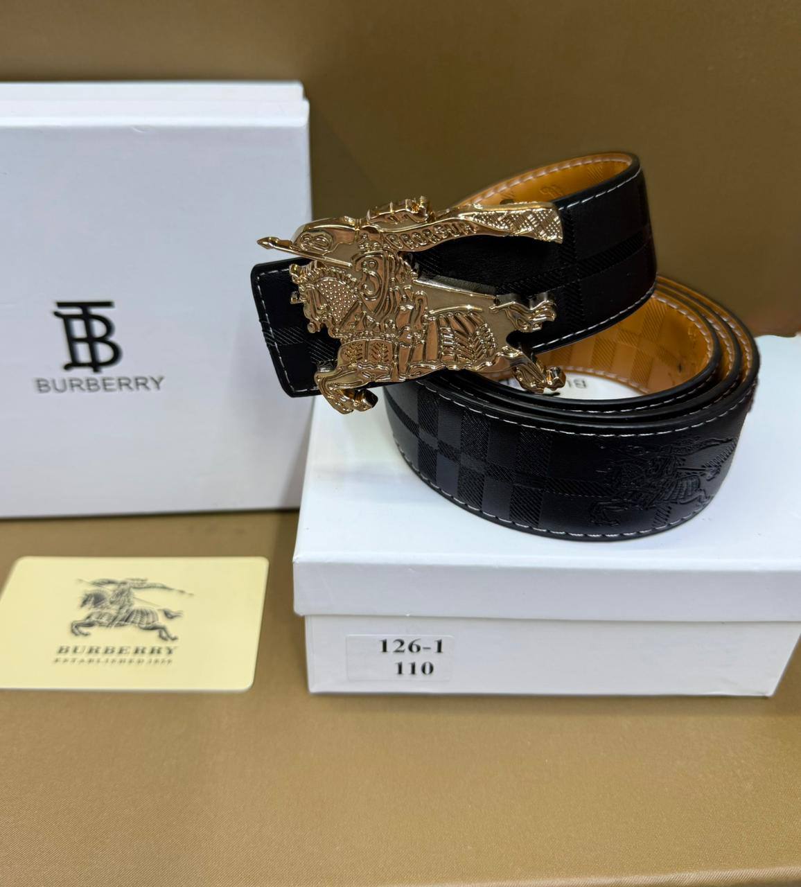 Loewe Belt

With box 
🎁🎁🎁

40 dhs🪙💕

Zain93
♥️♥️♥️