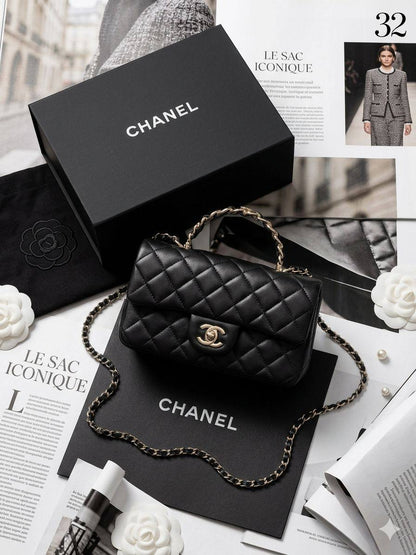 CHANEL
Top Handle Bag
Lambskin Leather Material
With Long Chain Belt Strap
Gold Hardware
Size: 18 cm
With BOX

110 dhs💓

Zain239
♥️♥️♥️