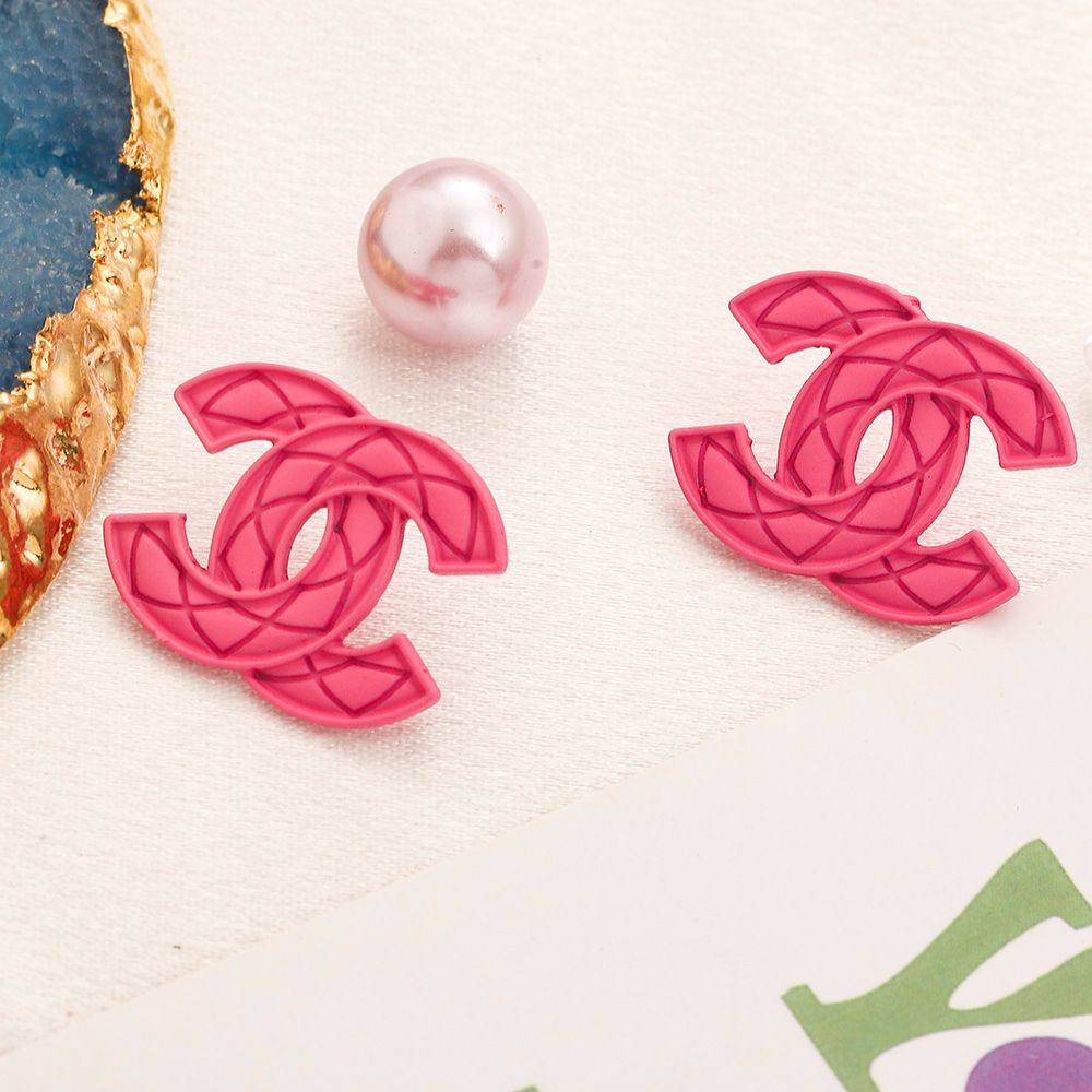 New arrival Chanel Earring 
20 dhs🪙💚/ pair without box 
30 dhs🪙💚 / pair with Chanel box and paper bag

Zain243
♥️♥️♥️