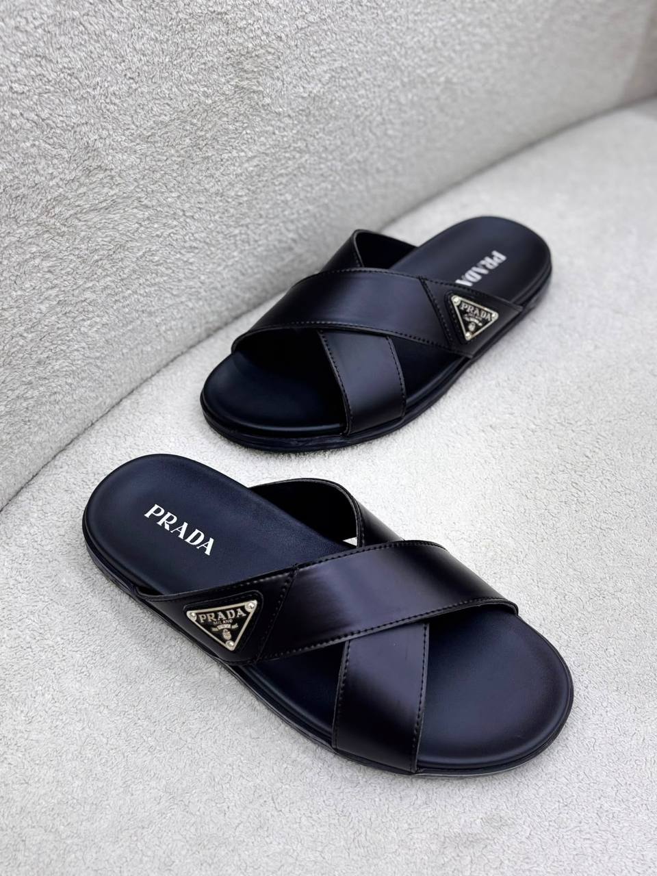 Prada
110 dhs🇦🇪🇦🇪
Size 40-45

Zain55
♥️♥️♥️