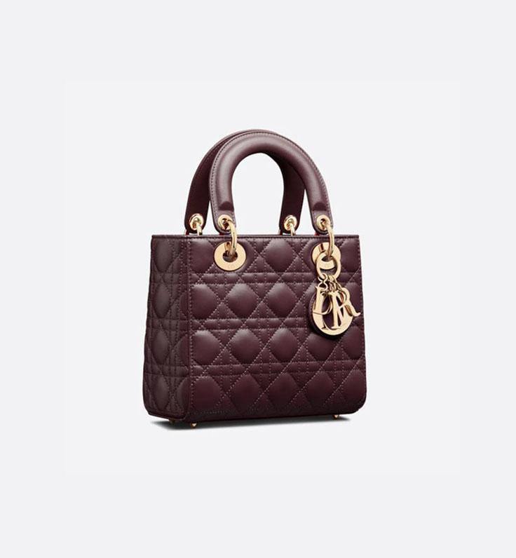 Dior
Best quality

With box’s
🎁🎁🎁

115 dhs💓
size 20cm

Zain158
♥️♥️♥️
