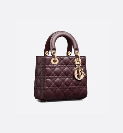 Dior
Best quality

With box’s
🎁🎁🎁

115 dhs💓
size 20cm

Zain158
♥️♥️♥️