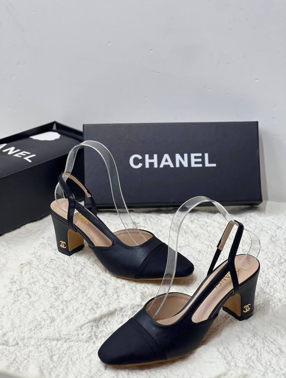 CHANEL
🦋🦋
New arrive 
Size 36-41

110 dhs🇦🇪🇦🇪

Zain21 
♥️♥️♥️