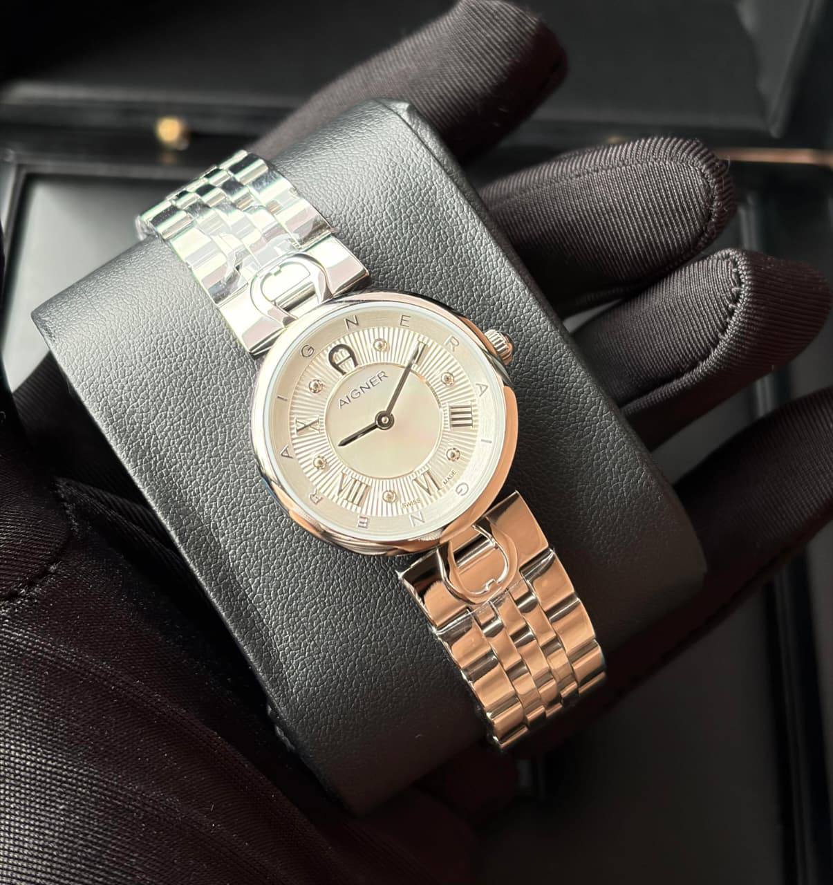 Aigner watch for ladies 
good quality
 240 dhs🌺

Zain59
♥️♥️♥️