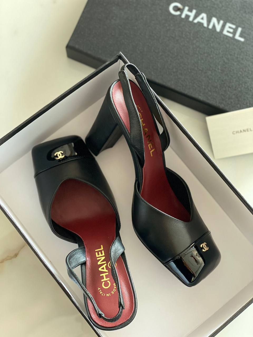 CHANEL
AAA master quality 
Size 37……..41 
450 dhs✅

Zain180
♥️♥️♥️