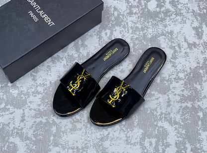 YSL 
SLIPPERS NEW DESIGN 

Size 36 to 41

90 dhs🌺

Zain175
♥️♥️♥️