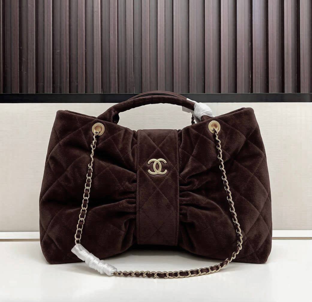 CHANEL 
COPY ONE 
150 dhs👑

Zain39
♥️♥️♥️