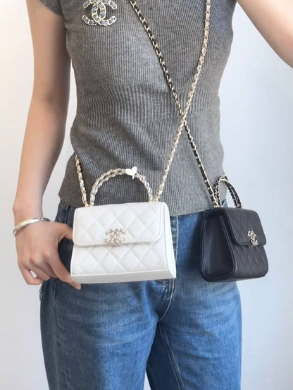 Chanel 
90 dhs🇦🇪🇦🇪
with box
size 15×6×12cm

Zain42
♥️♥️♥️