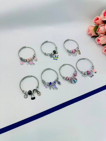 PANDORA ❤️‍🔥*
Bracelet 🐦‍🔥
Stainless steel 💯
good quality 💯
With black boxes 🗃️ 
20 dhs💓

Zain216
♥️♥️♥️
