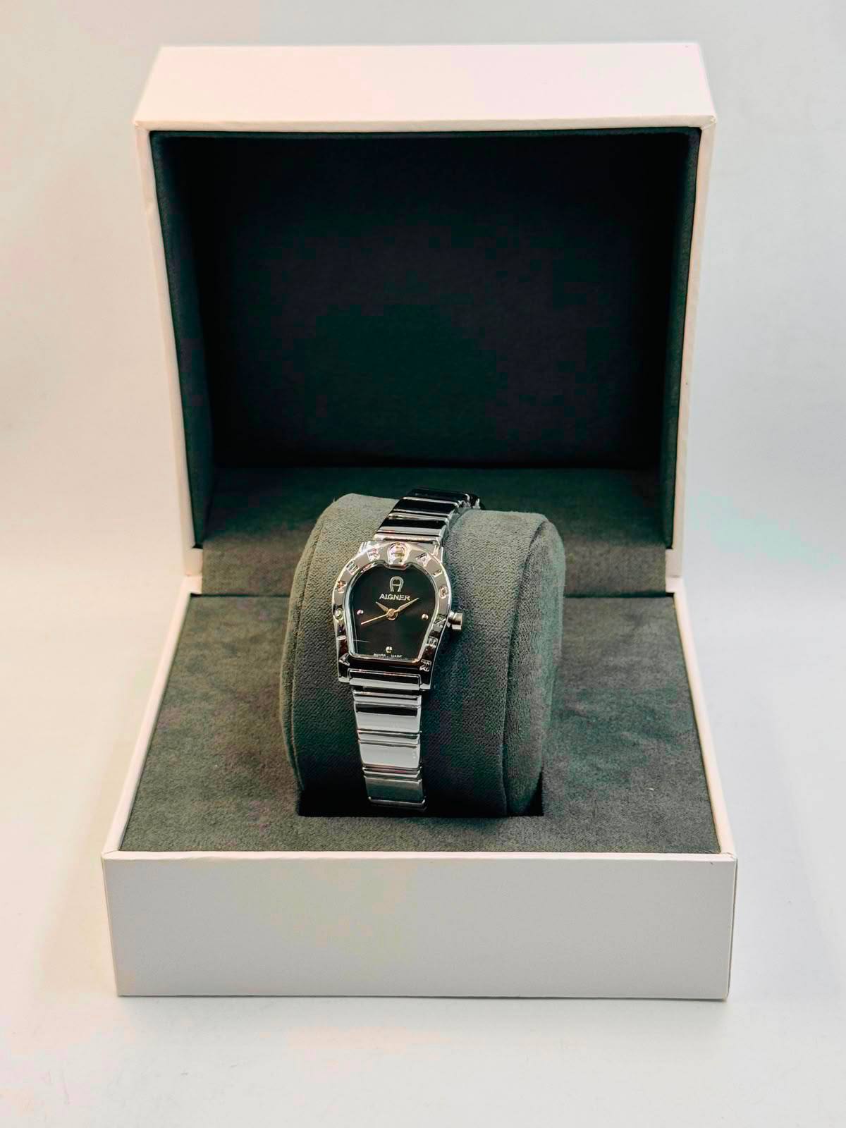 Aigner Ladies 
55 dhs🇦🇪🇦🇪

Zain08
♥️♥️♥️