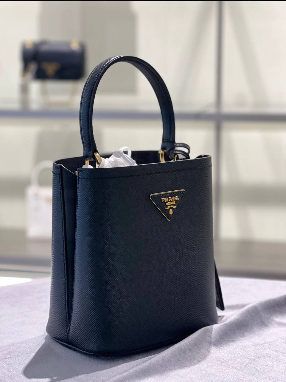 Prada
115 dhs✅

Good-quality 

with box
🎁🎁🎁

Zain35
♥️♥️♥️