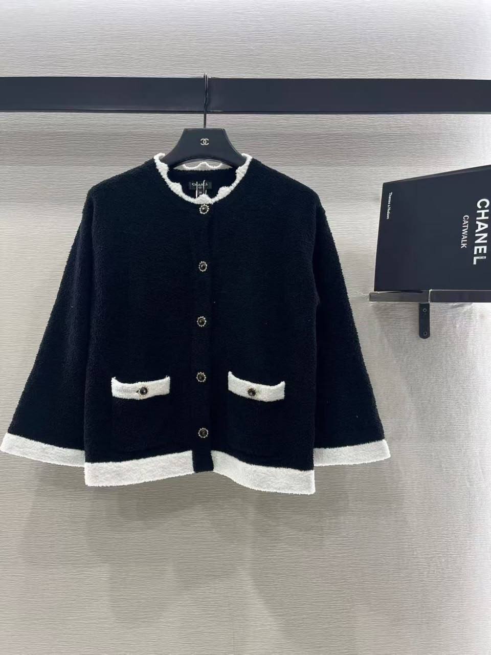 *New collections*                                                
*CHANEL*
*Super Master quality*
*Sizes: S M L* 

530 dhs🇦🇪🇦🇪

Zain308
♥️♥️♥️