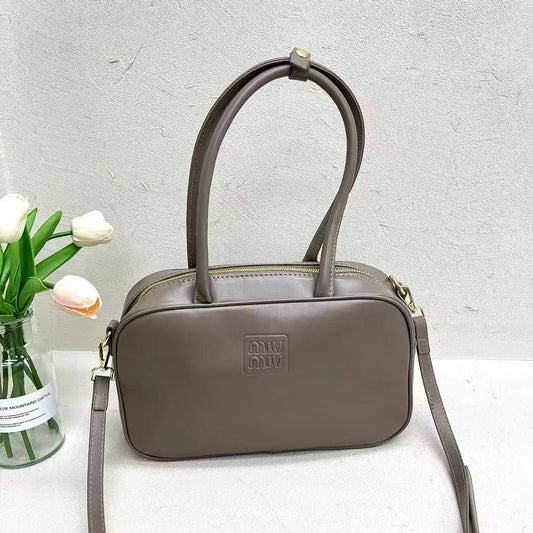 Miu Miu
70 dhs🪙🌺

Zain22
♥️♥️♥️