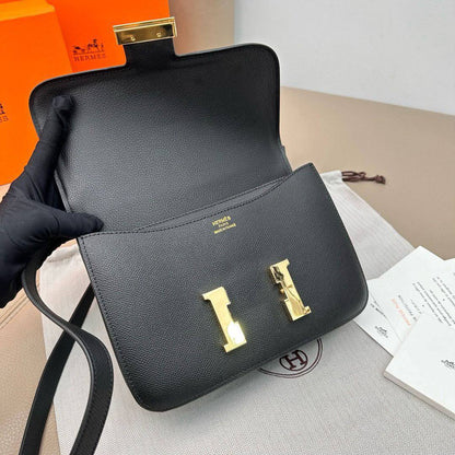 HERMES 
 GOOD QUALITY WITH BOX 
110 dhs✅

Zain39
♥️♥️♥️