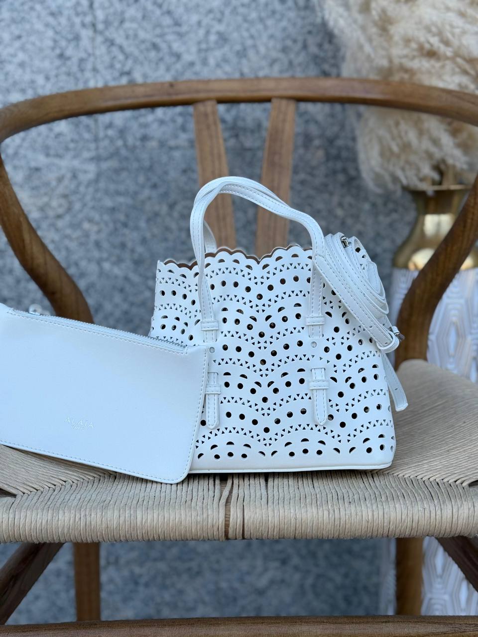 ALAIA
17cm
300 dhs✅
20cm
310 dhs✅
Top quality 
With box🎁

Zain167
♥️♥️♥️