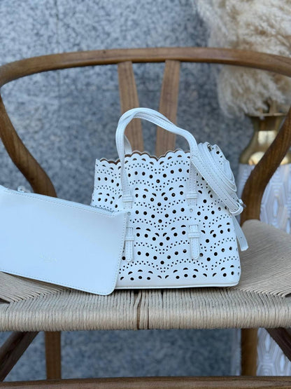 ALAIA
17cm
300 dhs✅
20cm
310 dhs✅
Top quality 
With box🎁

Zain167
♥️♥️♥️