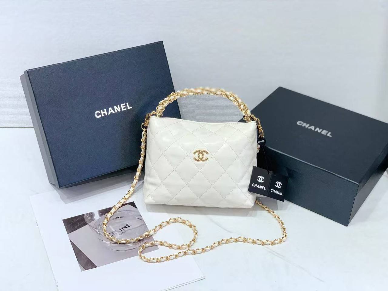 CHANEL

 GOOD QUALITY 

WITH BOX
🎁🎁🎁

90 dhs✅
SIZE: 19cm

Zain39
♥️♥️♥️