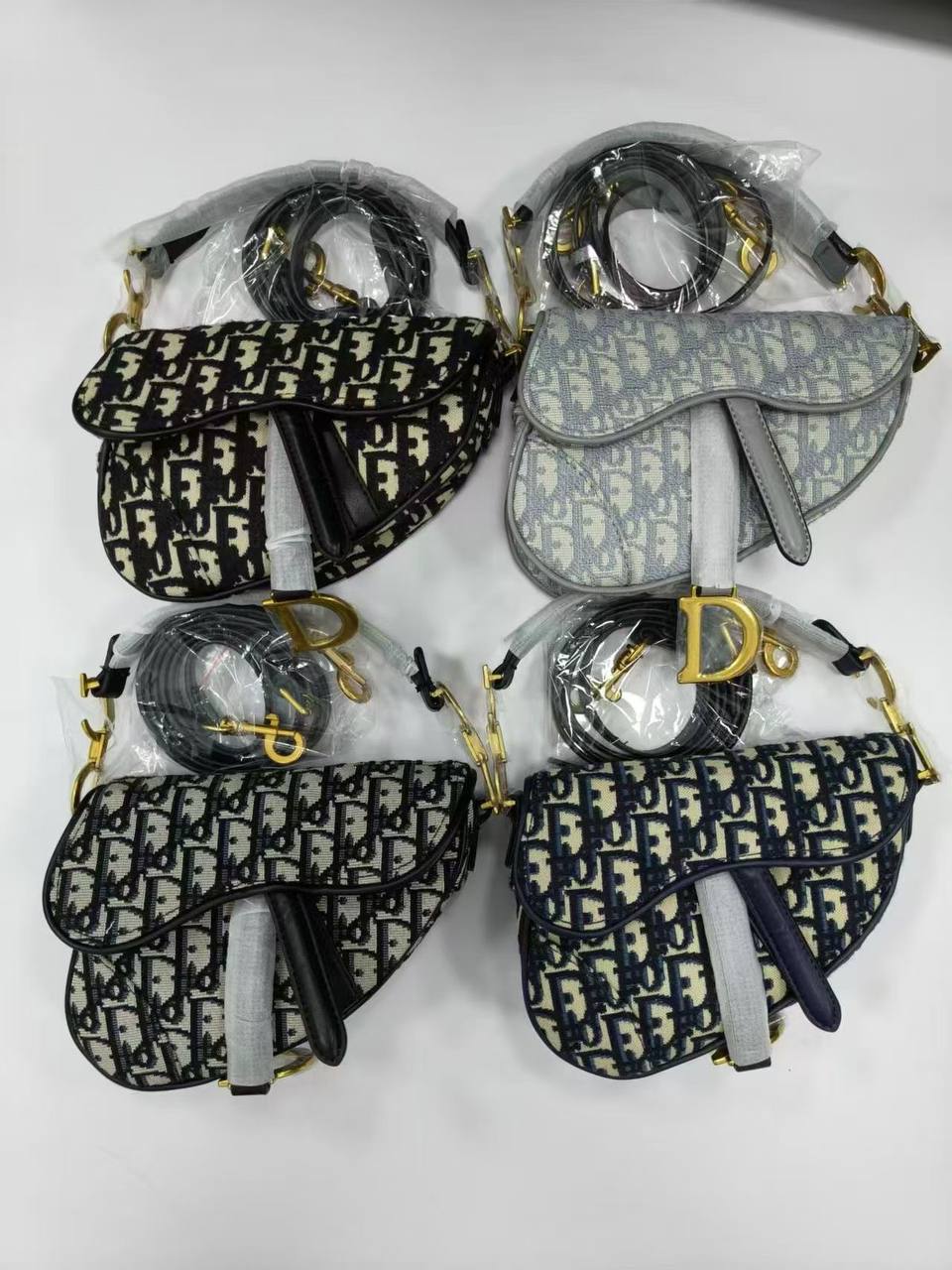 DIOR 
WITH BOX
130 dhs🇦🇪🇦🇪 
MINI

Zain169
♥️♥️♥️