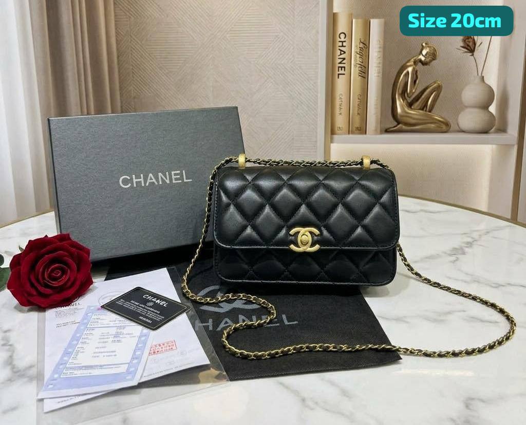 Chanel

Good quality 
with box 
100 dhs🇦🇪🇦🇪🇦🇪

Zain186
♥️♥️♥️