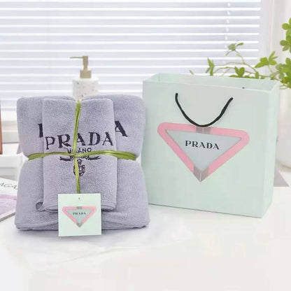 Towel new came good quality 
with paper bag 
45 dhs🇦🇪🇦🇪

Zain39
♥️♥️♥️