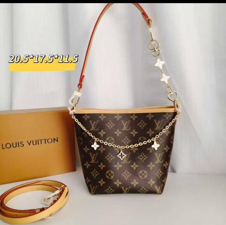 LV
Bucket  Shoulder Bag
Master quality
18*21*9cm 

with double box
🎁🎁🎁

230 dhs🪙🌨️

Zain95
♥️♥️♥️