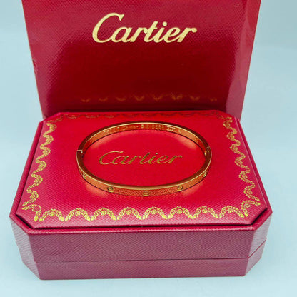 Cartier classic stainless steel bangle without stone. 

30 dhs❣️

Zain243
♥️♥️♥️