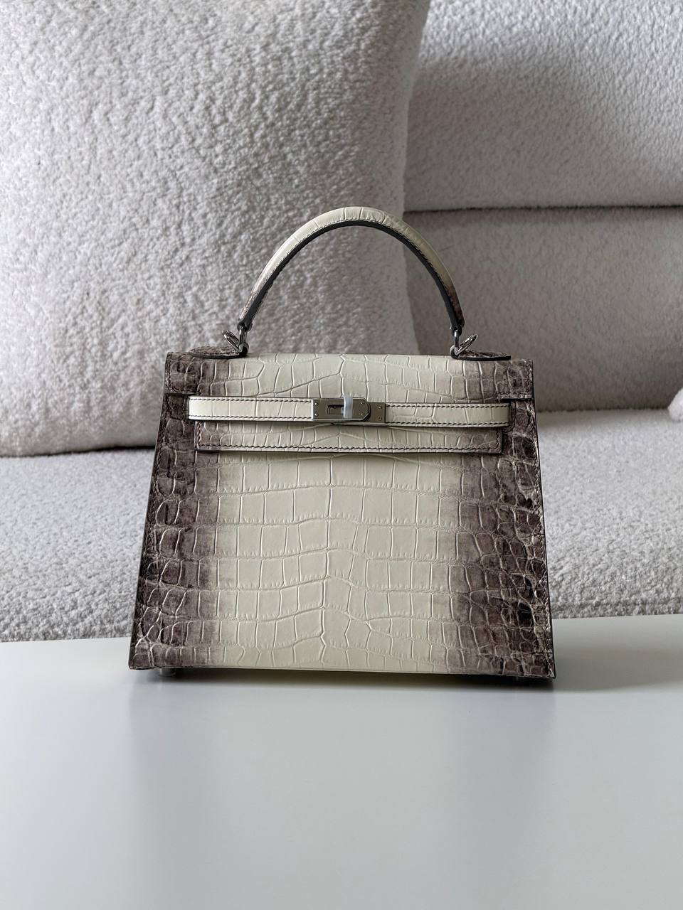 Hermes kelly croc 25cm💕master quality😍with box❤️
750 dhs🪙💕

Zain52
♥️♥️♥️