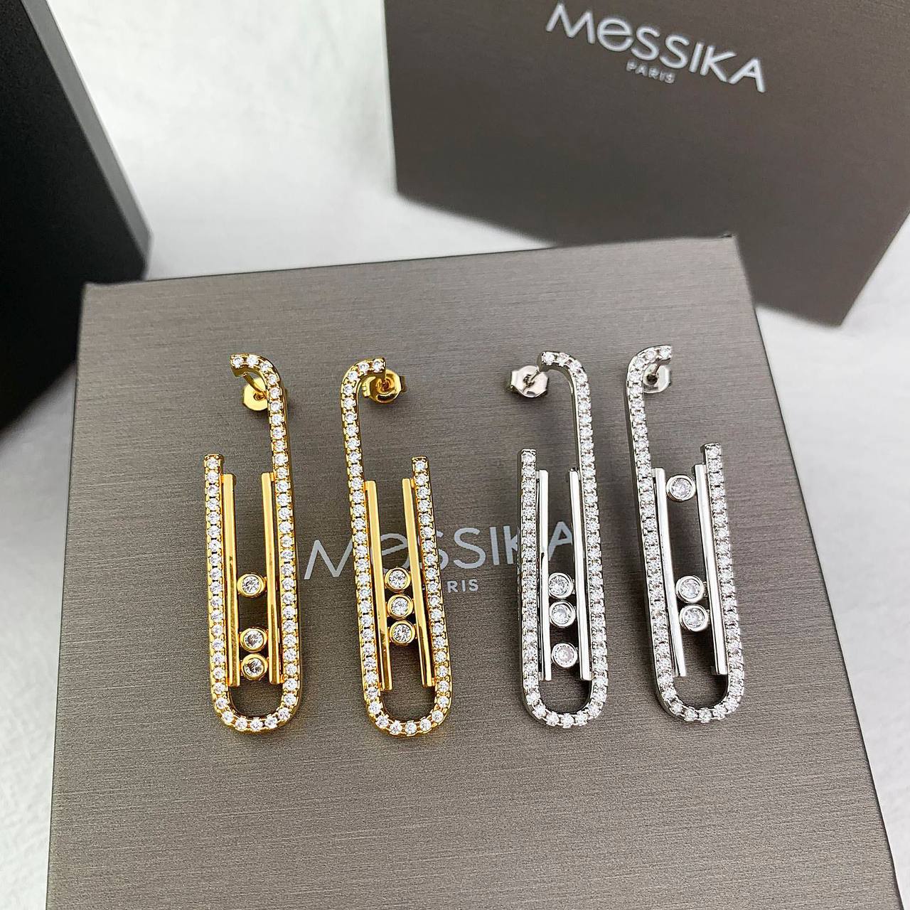 DIOR 🤍
* ⁠↗️ *Super Master Quality ®️*⬆️
* DIOR  CD Butterfly Chain with Pearl PENDANT , EARINGS & BRACLET
*260 dhs✅* with *Normal* Box & Bag
*270 dhs✅* with *Good* Packaging 🎁

Zain106
♥️♥️♥️