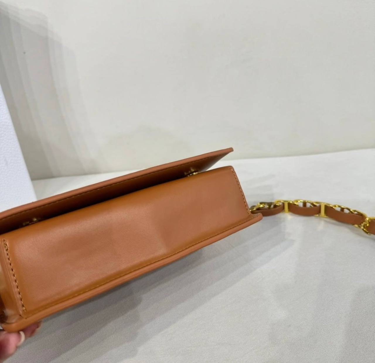 DIOR 
GOOD QUALITY 

WITH BOX 
🎁🎁🎁

95 dhs✅

Zain295
♥️♥️♥️