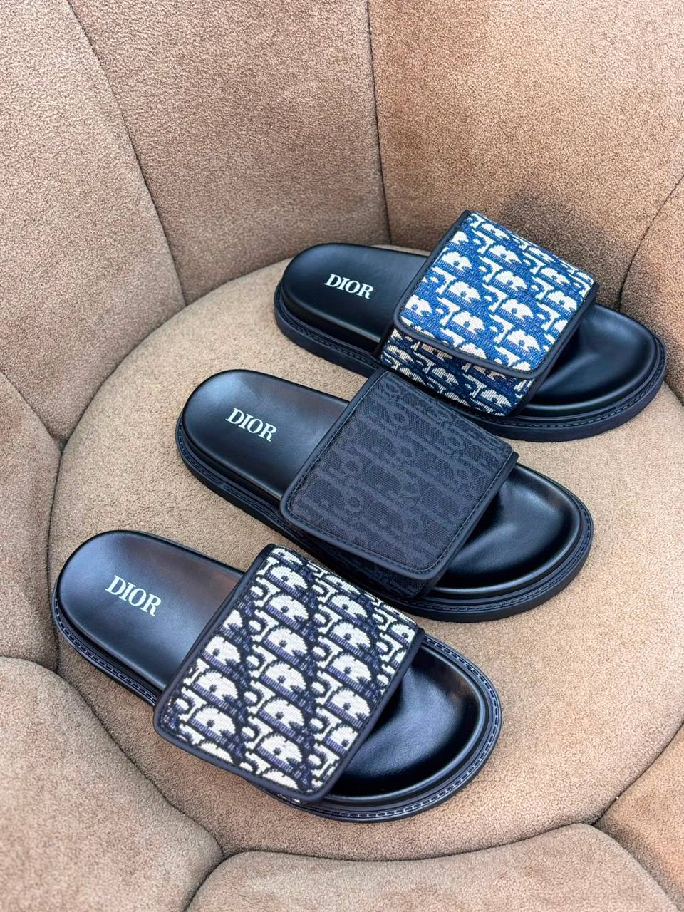 Dior 
120 dhs🇦🇪🇦🇪
Size 40-45

Zain55
♥️♥️♥️