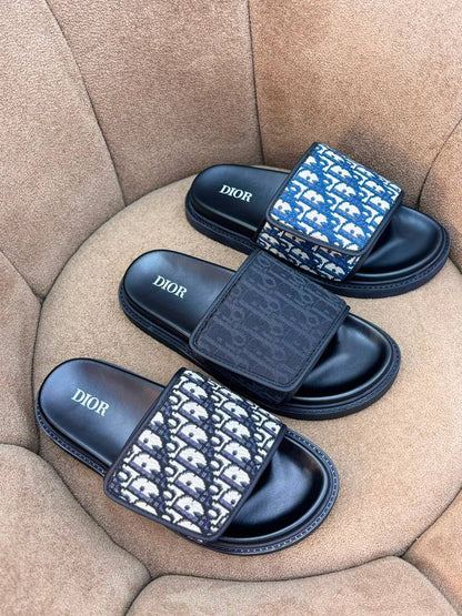 Dior 
120 dhs🇦🇪🇦🇪
Size 40-45

Zain55
♥️♥️♥️