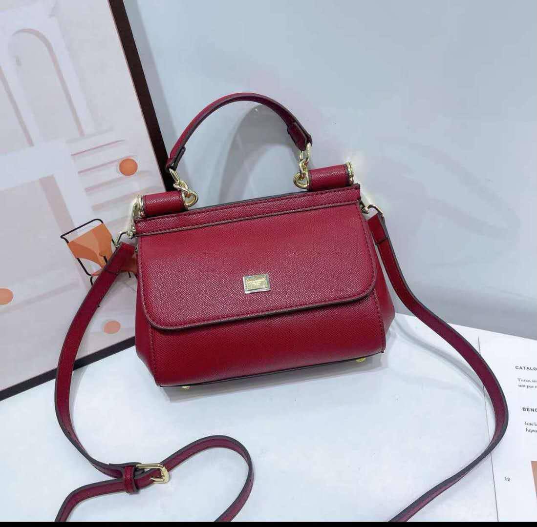 D&G
with box
110 dhs🇦🇪🇦🇪

Zain306
♥️♥️♥️