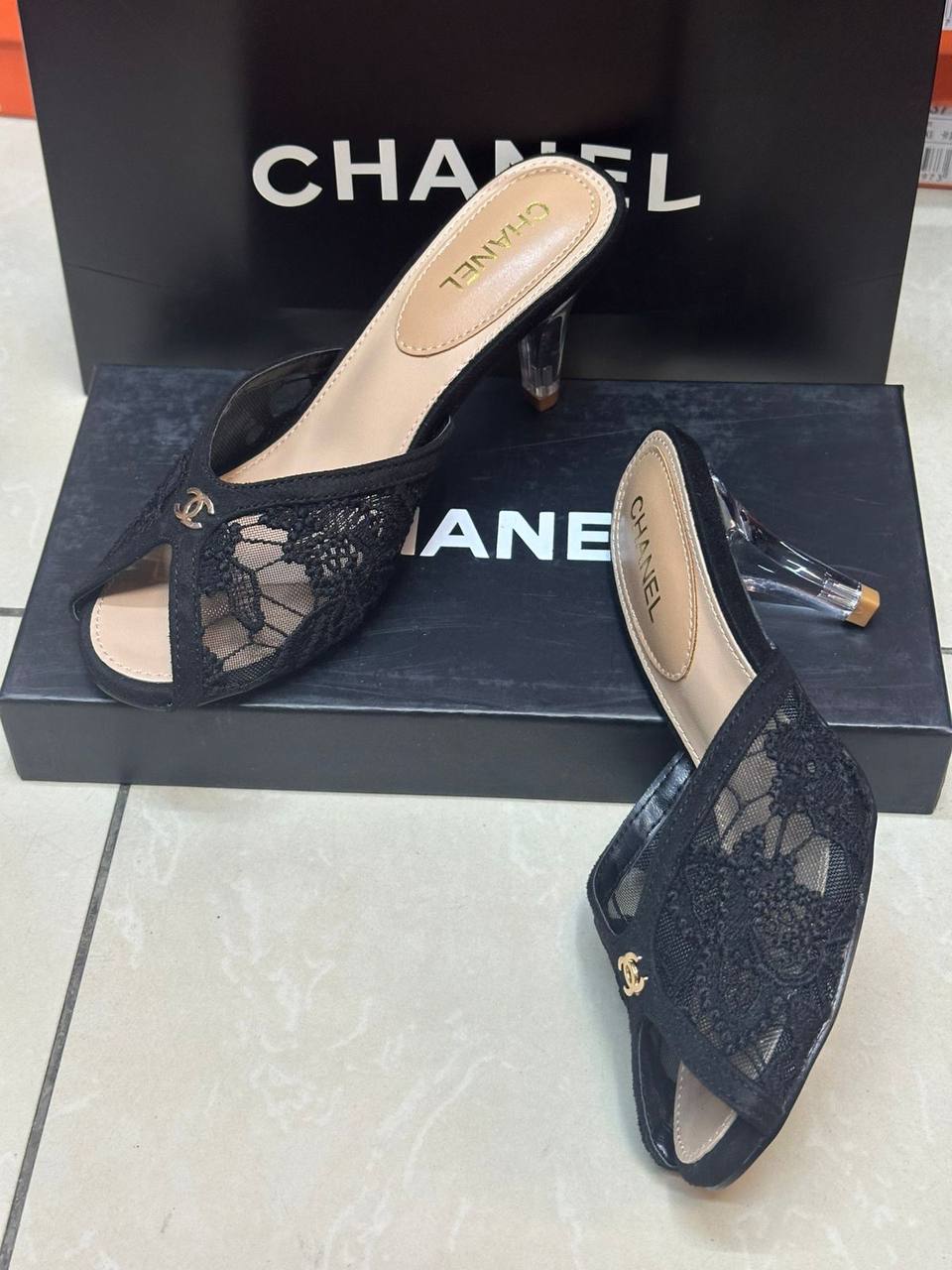 Chanel 

Size 36 to 41 

120 dhs🪙💕

Zain103
♥️♥️♥️