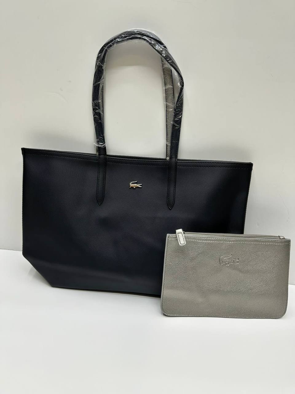 Lacoste
70 dhs💓

Zain07
♥️♥️♥️
