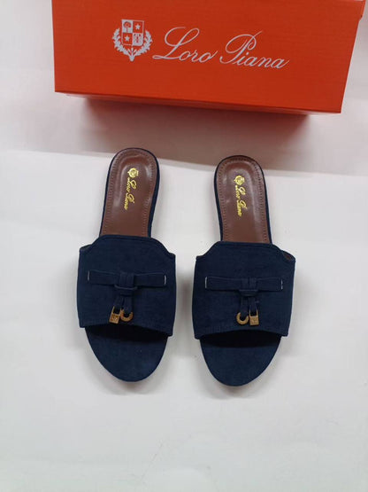 Slippers
65 dhs✅

Size 36-41

Zain161
♥️♥️♥️