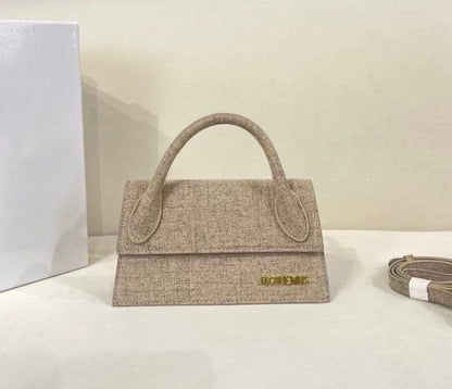Jacquemus 
Good Quality 
With Box 
🎁🎁🎁

105 dhs🪙🌨️

Zain250
♥️♥️♥️