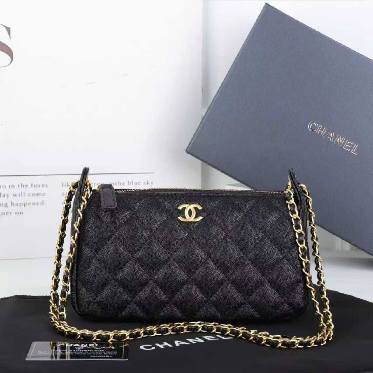 Chanel

With box
🎁🎁🎁

💓💓💓
95 dhs❣️

Zain07
♥️♥️♥️