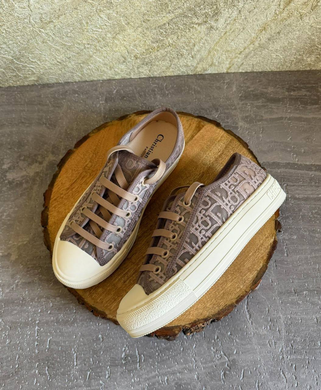 DIOR 
SuperMaster Quality 💯
450 dhs✅
Size: 36-41💥

Zain171
♥️♥️♥️