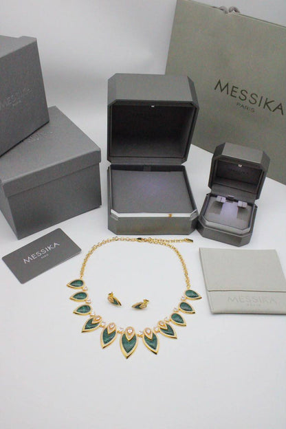 Messika set
280 dhs🇦🇪🇦🇪

Zain122
♥️♥️♥️